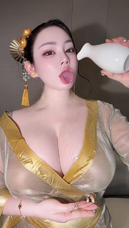 爆爆猪炸-鱼子酱和生鱼片居家系列[12P4V-72MB]-COS神图